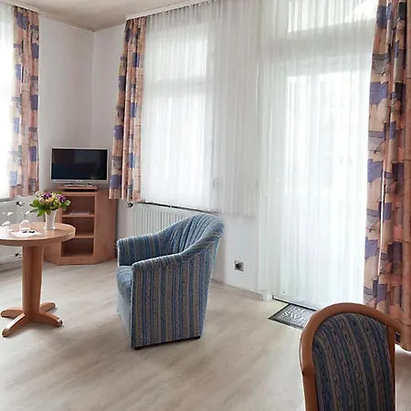 Flora Bed & Breakfast *